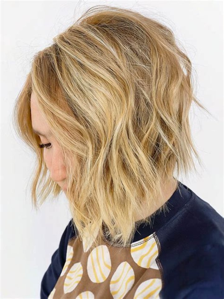Asymmetrical Bob: The Trendy Haircut That’s Here to Stay