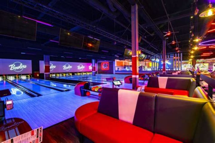 Best Bowling Alleys in Peru - Top Spots for Strikes & Spares