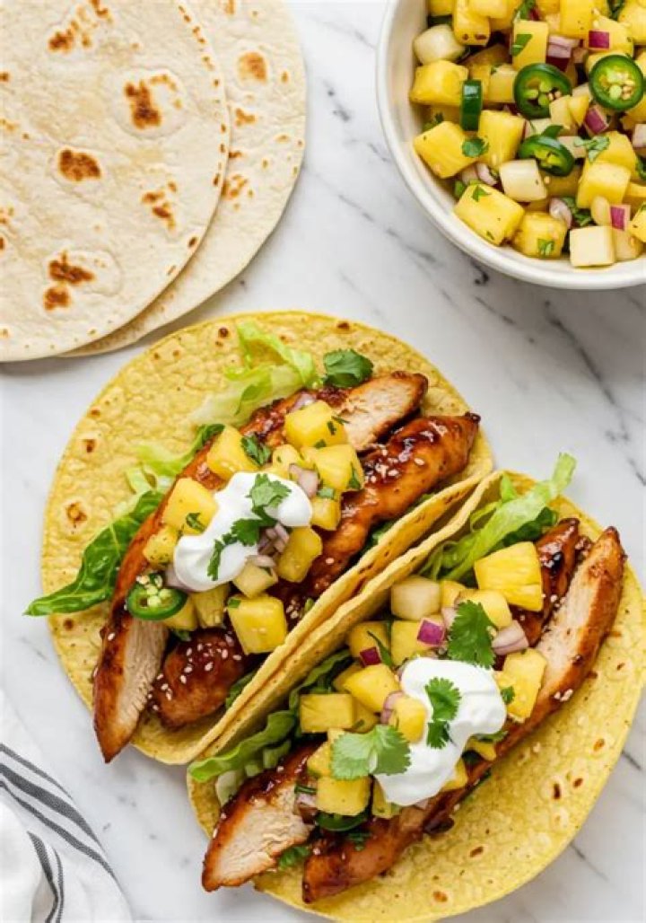 Delicious Pineapple Tacos: Sweet & Savory Fusion