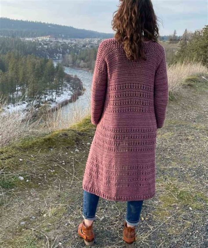 Long Cardigan: The Ultimate Fashion Staple for Every Wardrobe