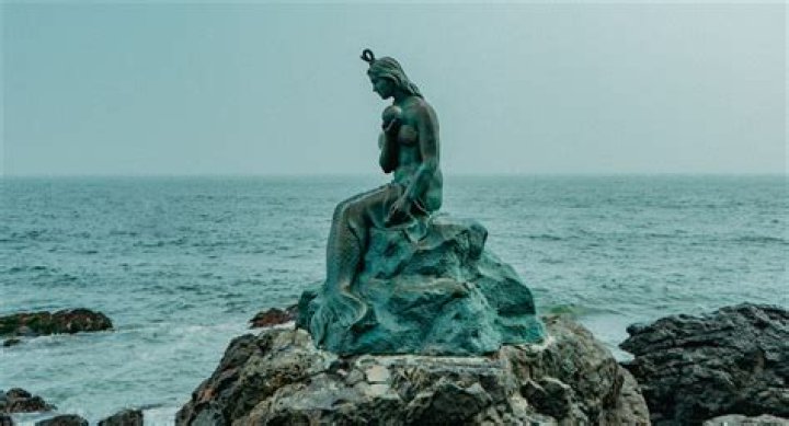 Miss Poison: The Enigmatic Persona of a Modern-Day Siren