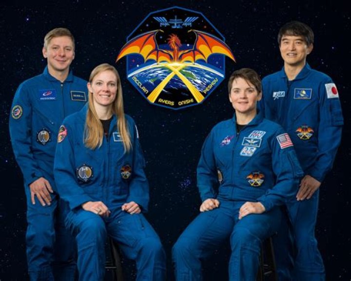 Top Aerospace Centers: Innovation & Exploration